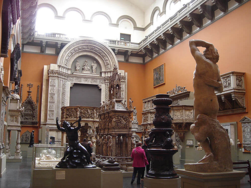 Large cast courts 1