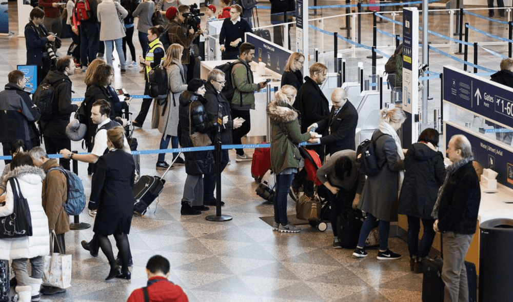 Large queuing hel 2